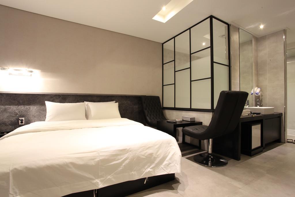C&B Hotel Ansan Exterior photo