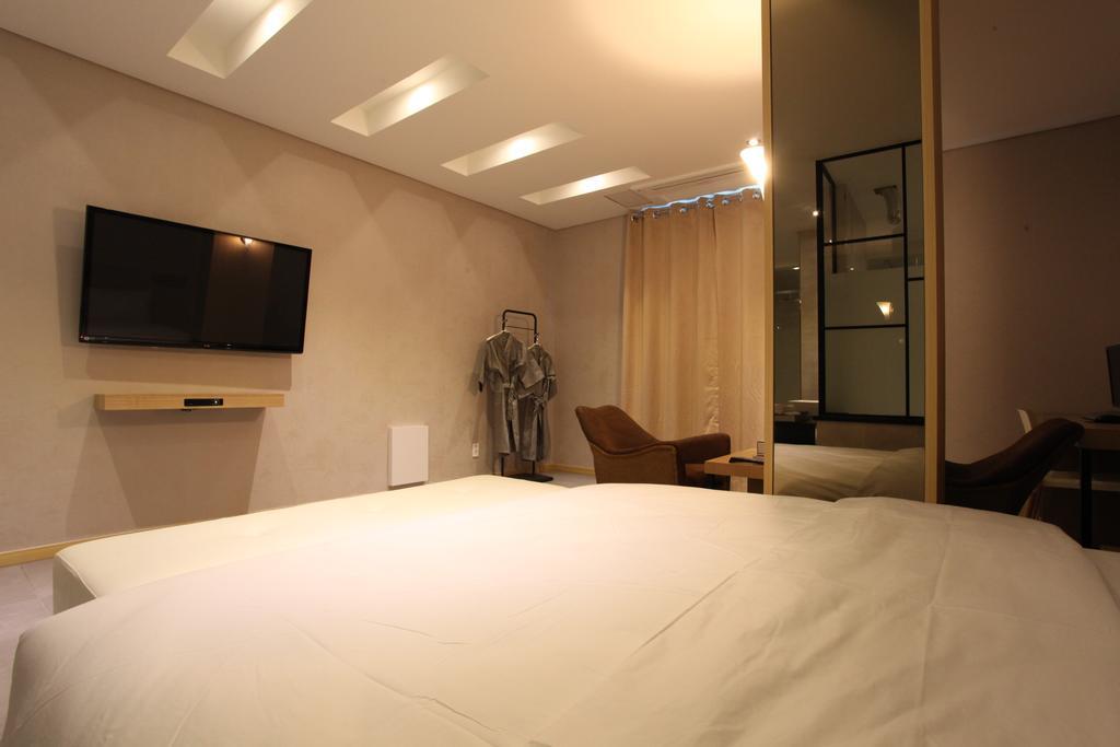 C&B Hotel Ansan Exterior photo
